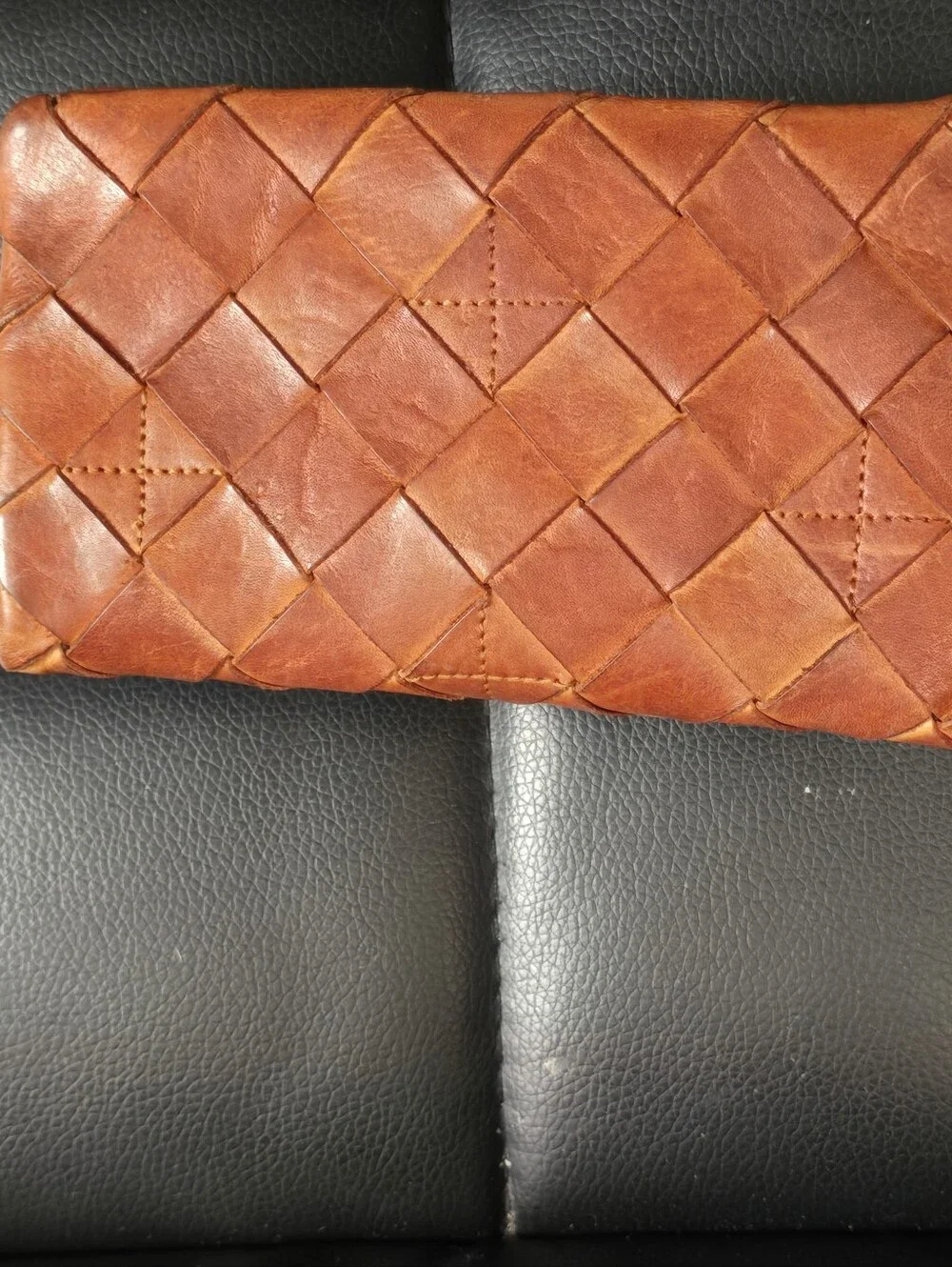 Vintage-Style Brown Leather Zip Wallet -